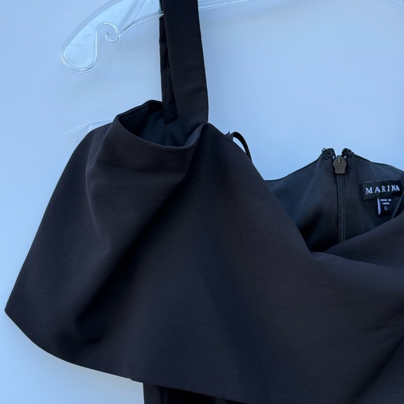 Marina Black Midi Sheath Off-the-Shoulder Bodycon
Dress Size 12 - Picture 10 of 16